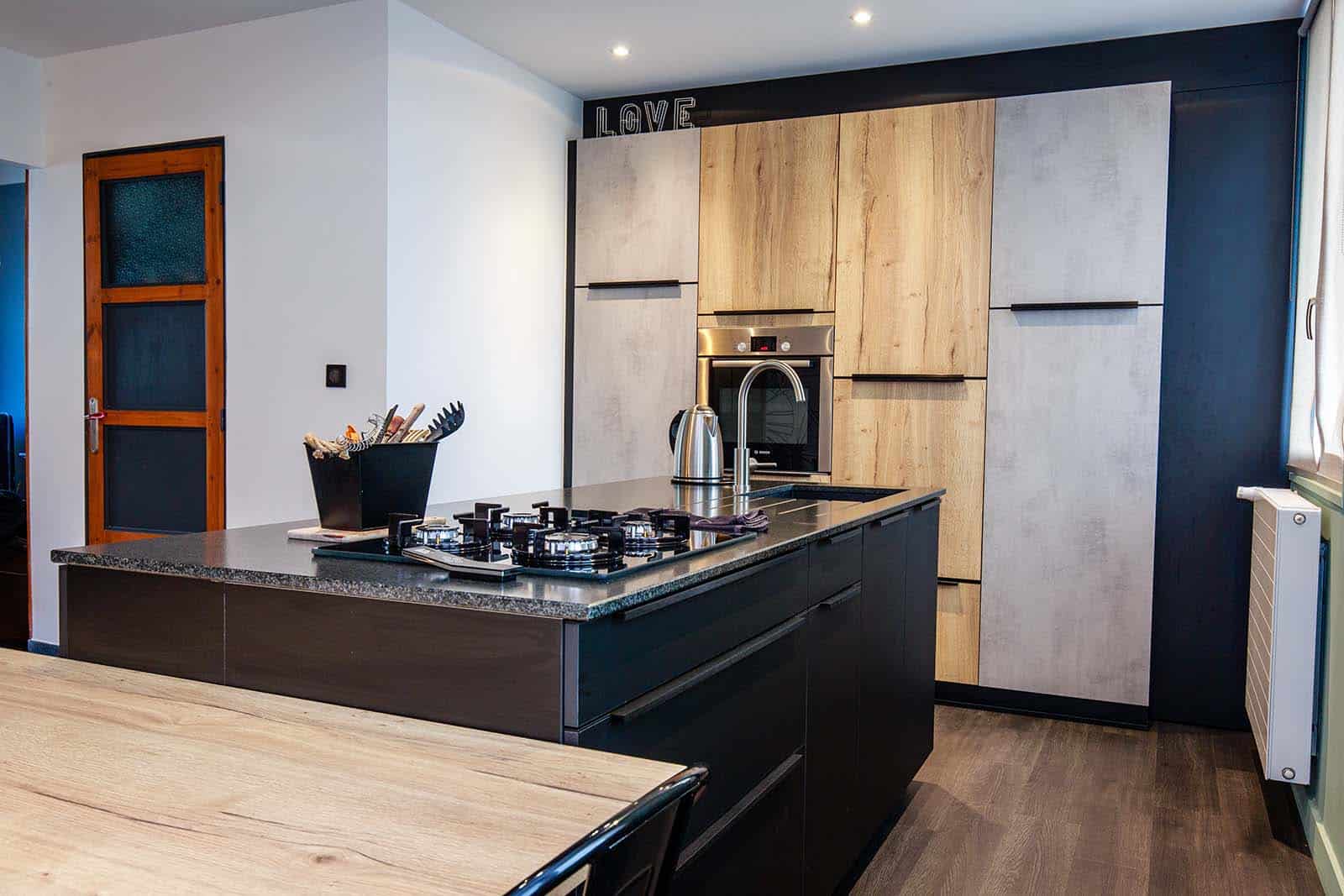Cuisiniste à Guérande: cuisine d’appartement rénovée, fabrication française et finitions soignées
